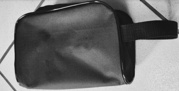 Necessaire simples Preta (010)